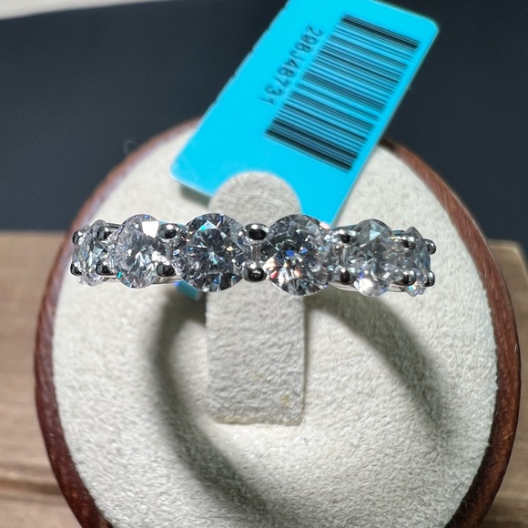 Size 7 Sterling Silver 925 Moissanite Ring - Picture 2 of 10